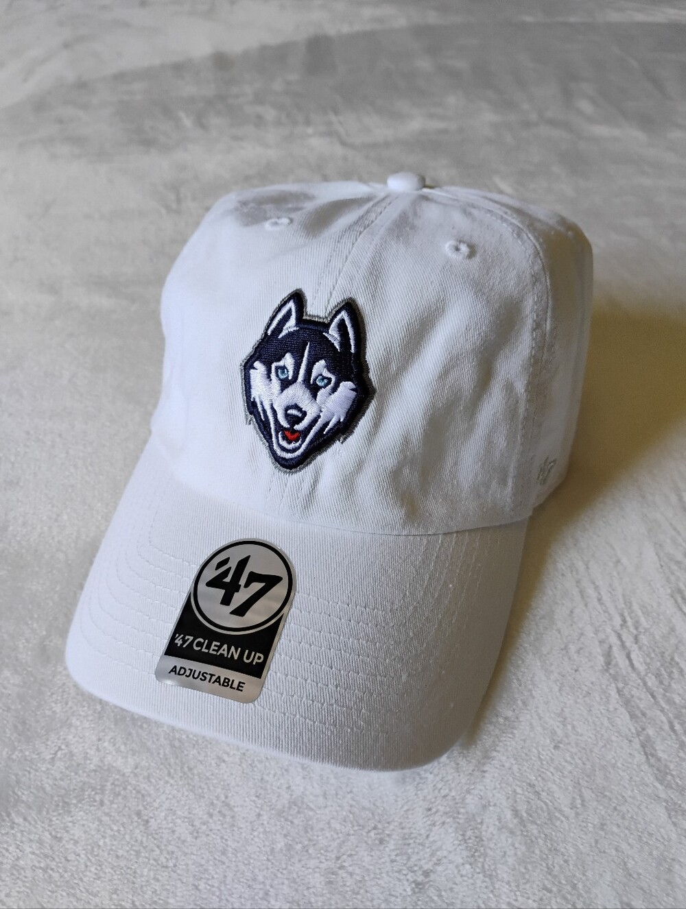 NWT UConn Huskies White Hat | '47 Brand Relaxed Fit | OSFA